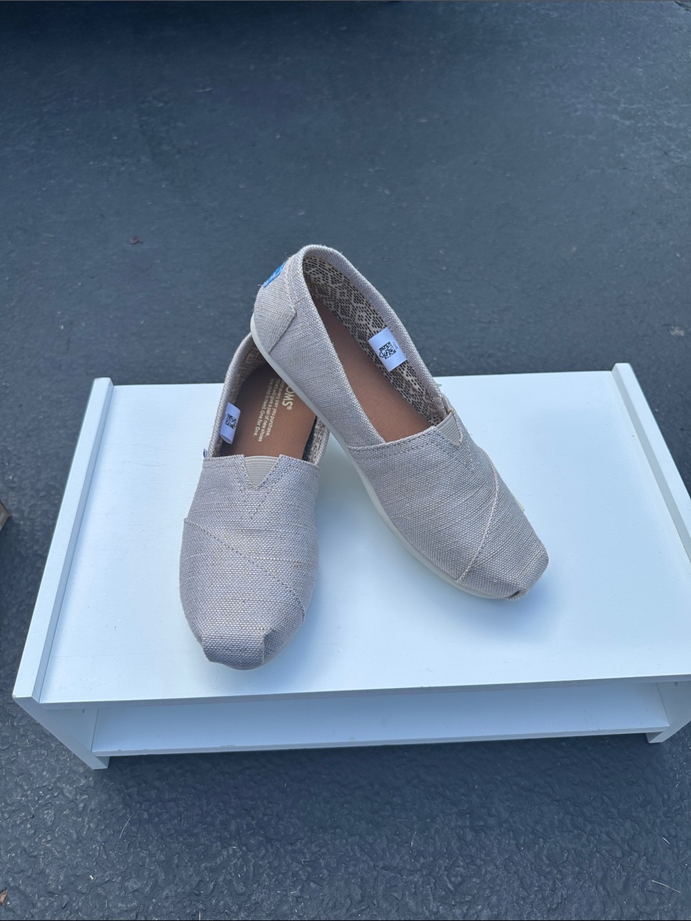 TOMS Women's Classic Slip-On in Natural Metallic